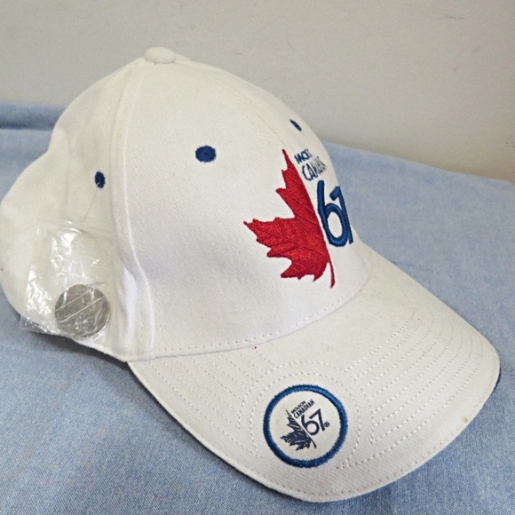 Molson Canadian 67 Beer Hat / Cap with Coin/Token Attached Size L-XL - Picture 1 of 4